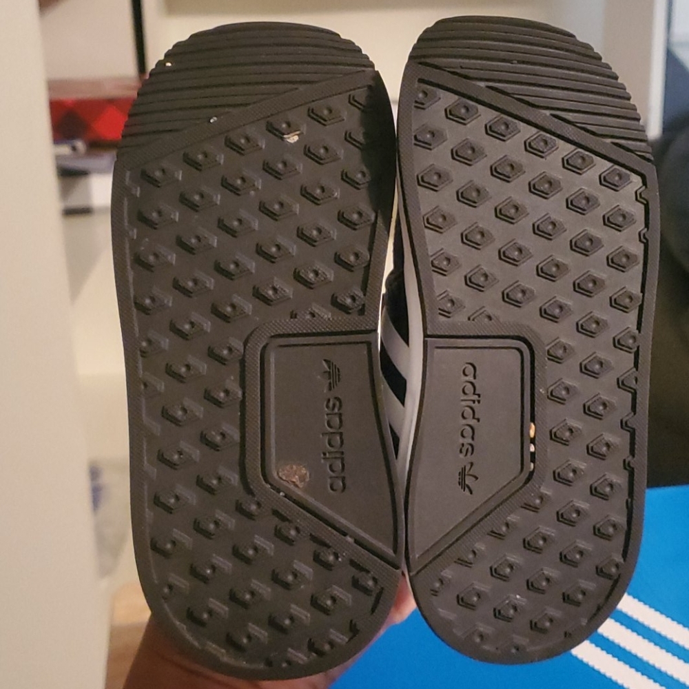 Sneakers - Picture 3 of 5